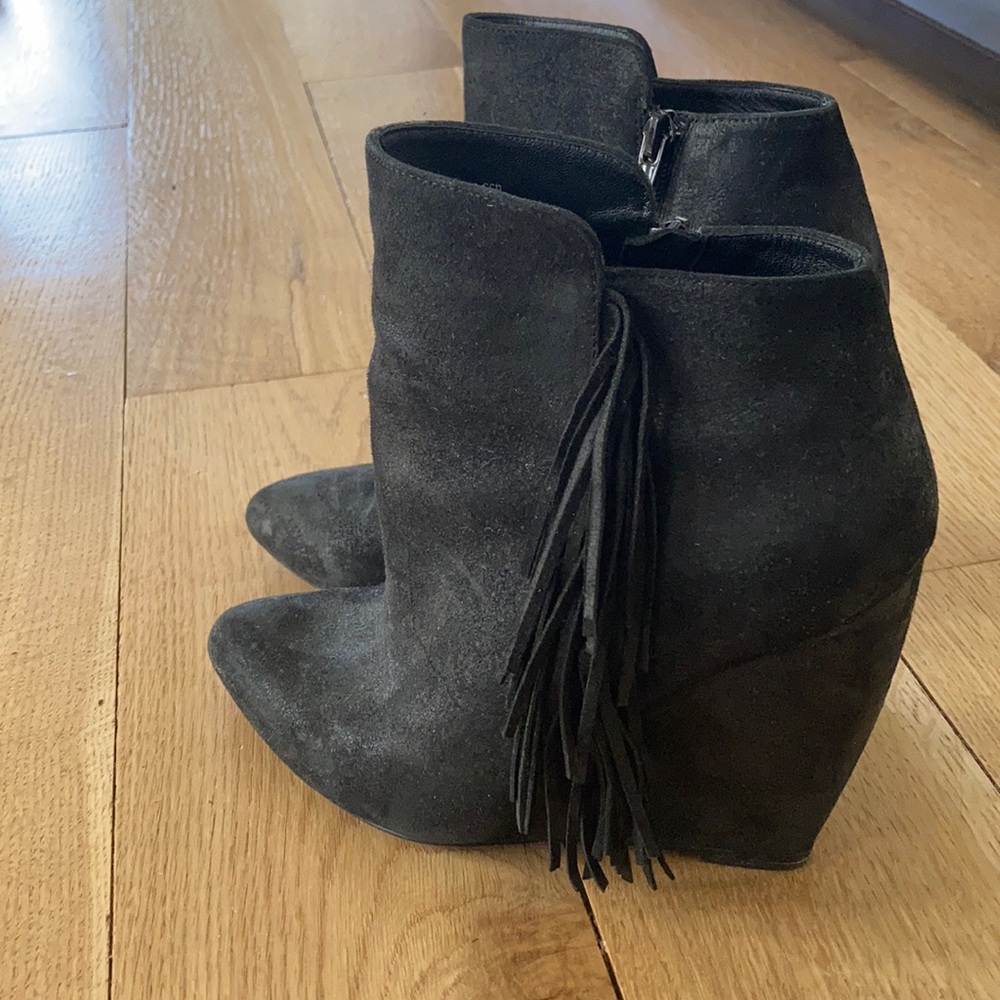 Size 7 Suede Charles David boots. Black